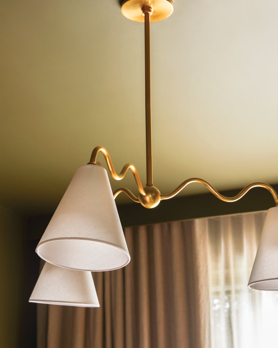 Mitzi Onda 3-Light Chandelier with Unique Curved Arms, Dimmable Lighting, Aged Brass Finish